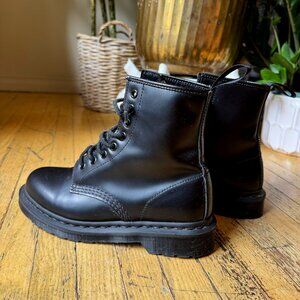 Like-New Authentic Docs - Unisex 1460 Mono Sz 38